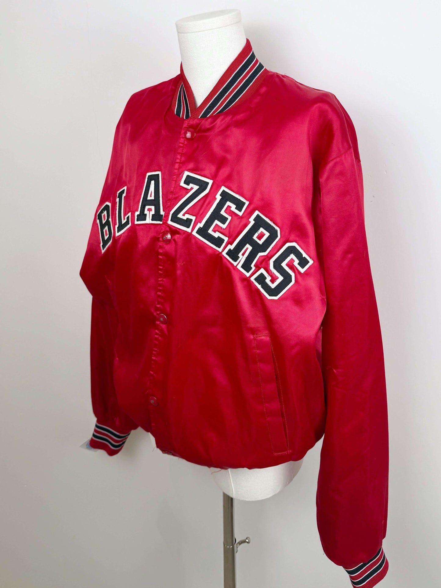 Portland Trail Blazers red jacket | Laura Stappers Vintage