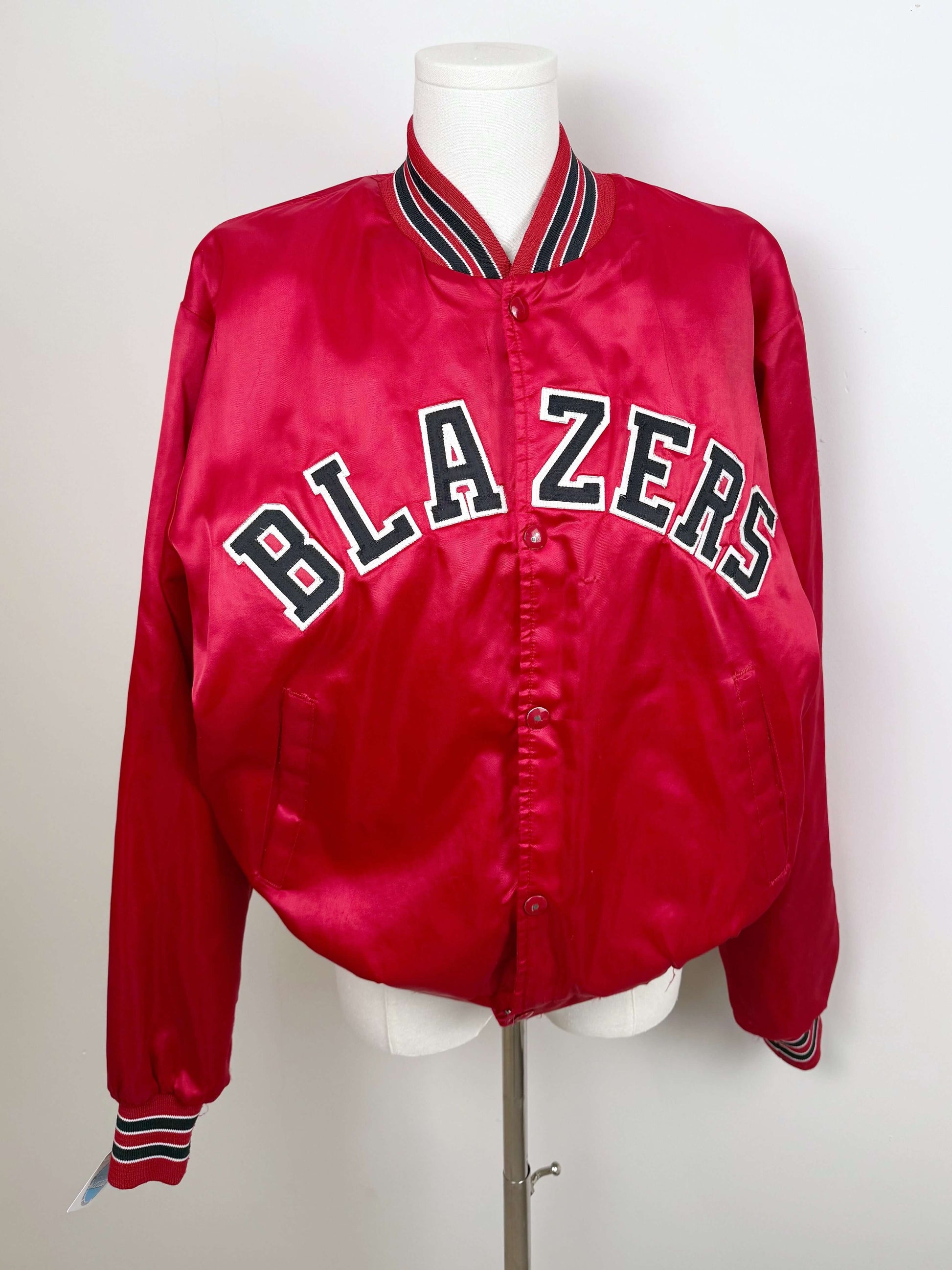 Portland Trail Blazers red jacket | Laura Stappers Vintage