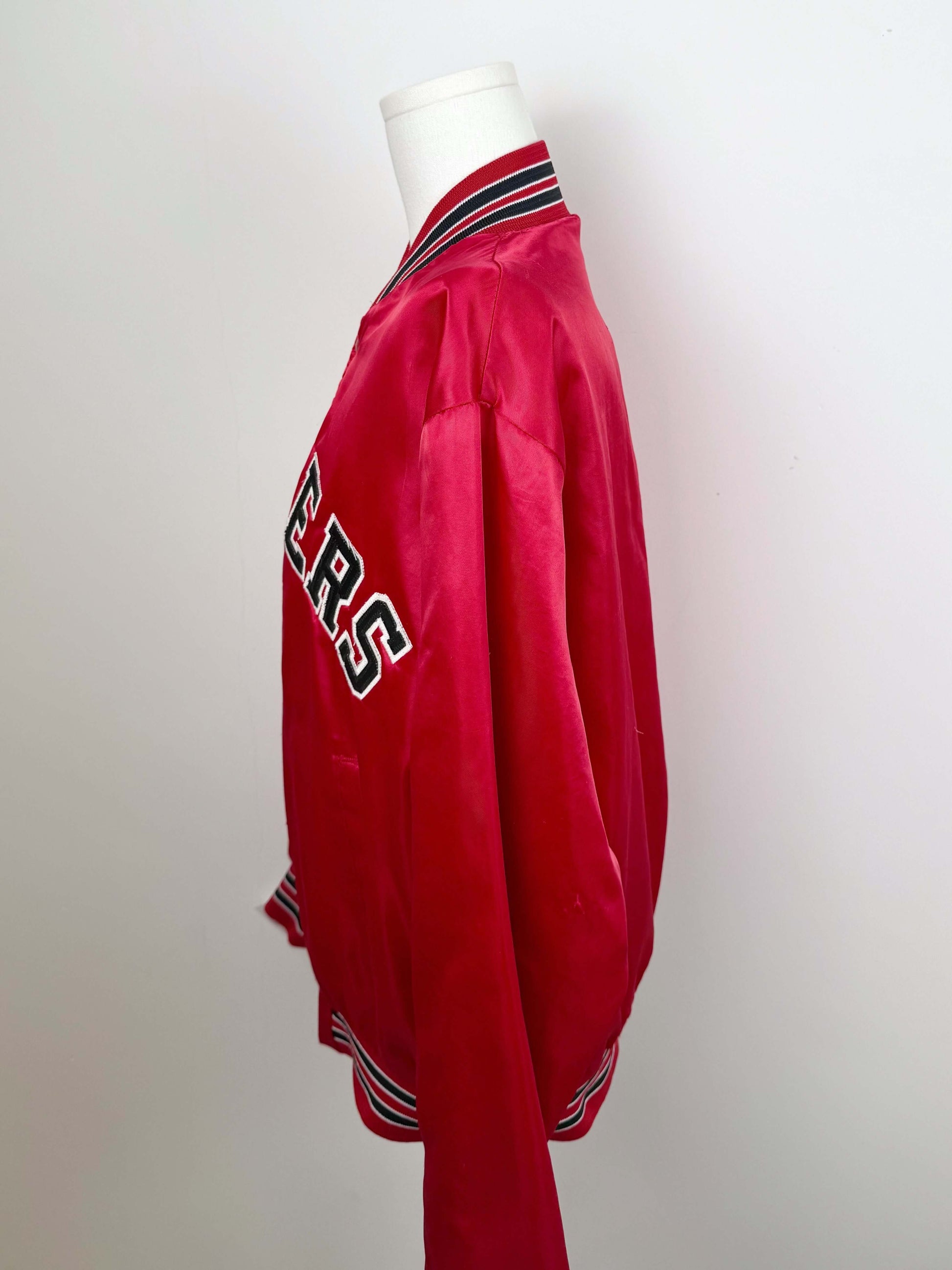 Portland Trail Blazers red jacket | Laura Stappers Vintage