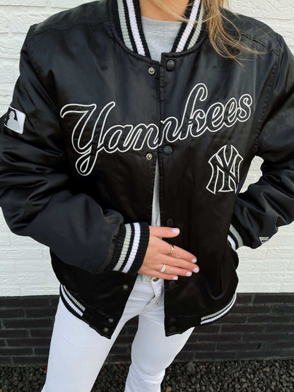 New York Yankees black bomber jacket | Laura Stappers Vintage