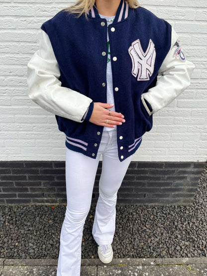 DeLong Yankees bomber