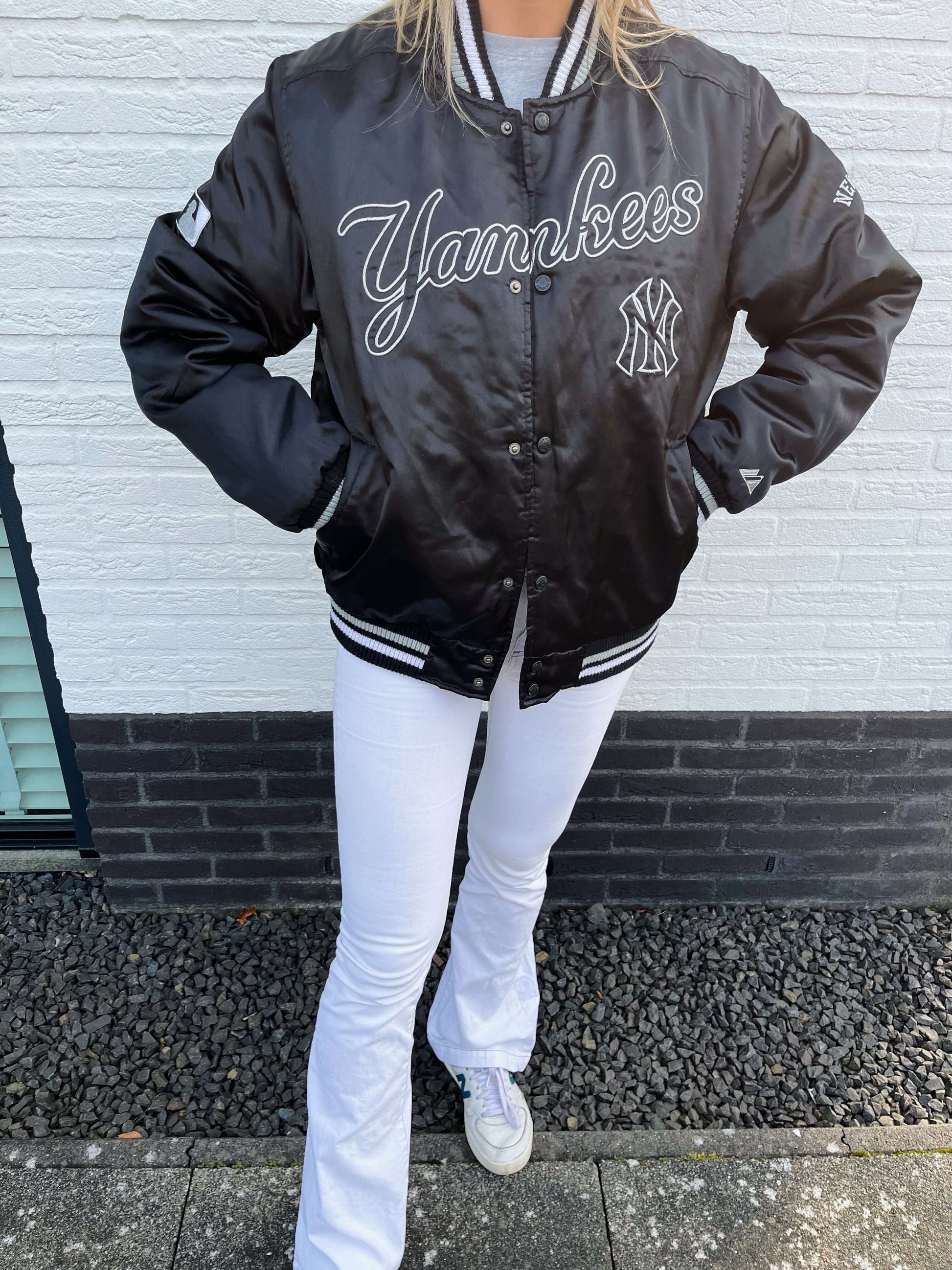 New York Yankees black bomber jacket | Laura Stappers Vintage